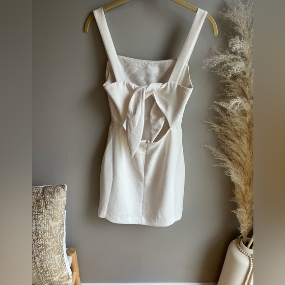 Aritzia Wilfred Aperature Tie-Back dress Color Light birch Size 0 - Picture 7 of 7